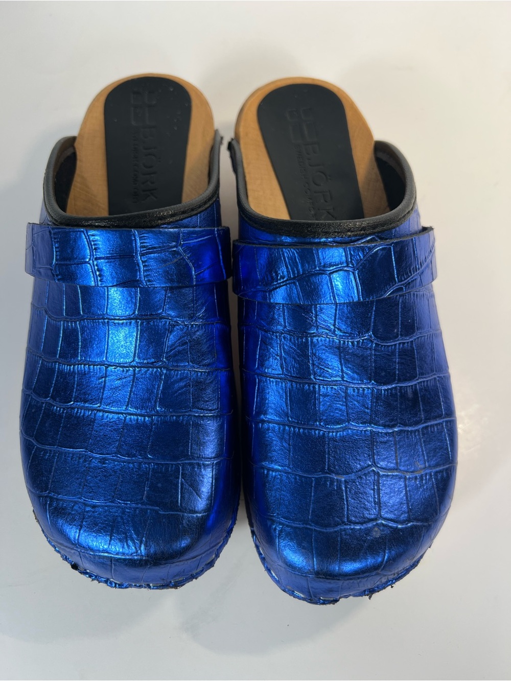 BJORK Swedish Metallic Blue Croc Embossed Leather Wood Clogs EU 37 US 6.5 -7